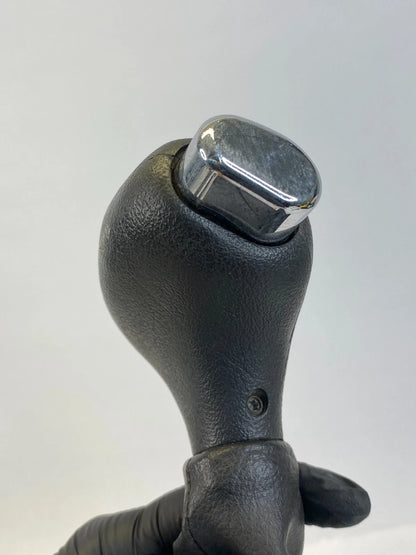 2002-2009 CHEVROLET TRAILBLAZER SHIFTER HANDLE KNOB AND BOOT OEM