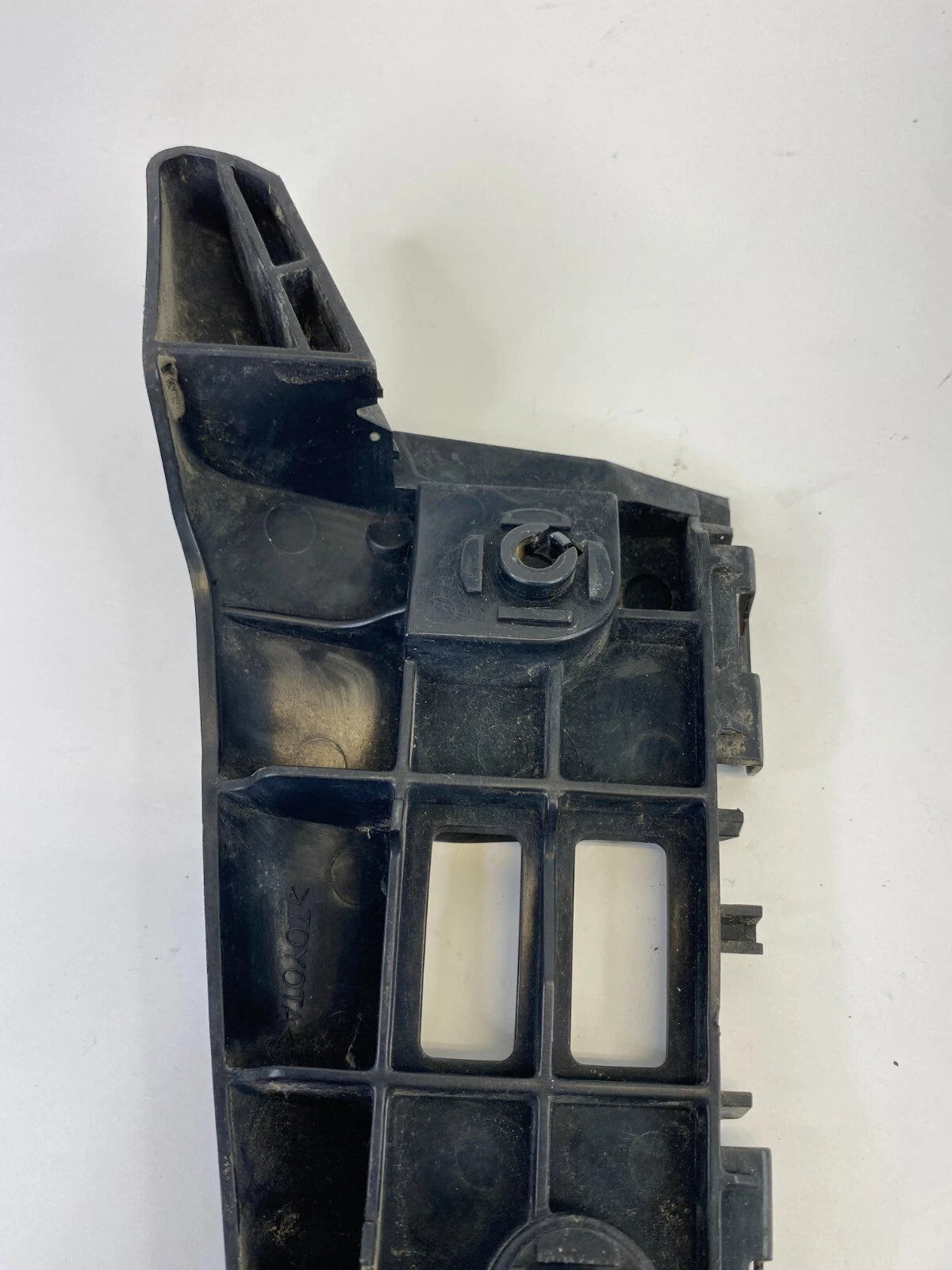 2010-2015 TOYOTA PRIUS FRONT RIGHT PASSENGER BUMPER RETAINER SUPPORT BRACKET OEM