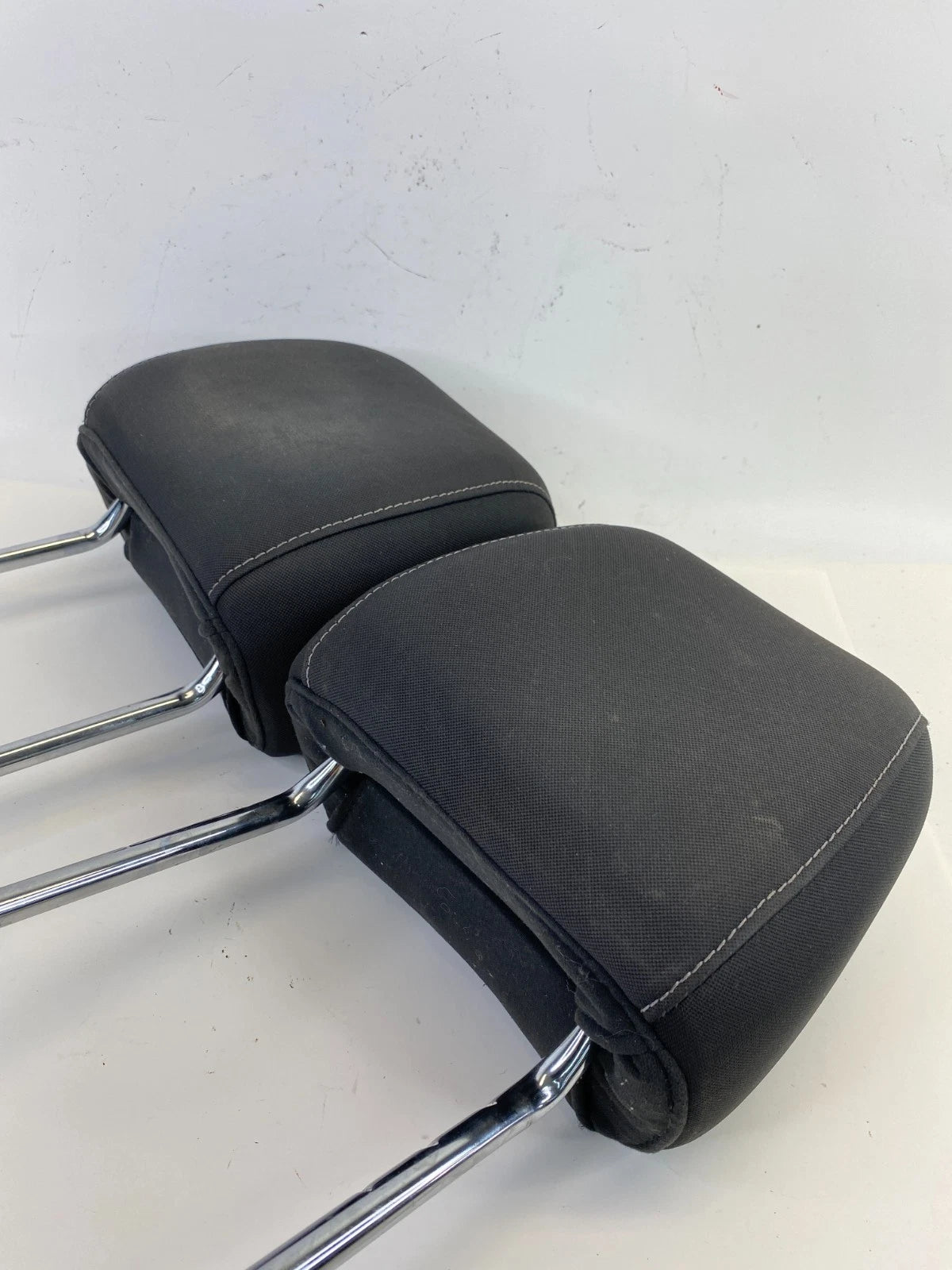 2013-2016 FORD ESCAPE FRONT LEFT & RIGHT SEAT HEADRESTS PAIR CLOTH OEM