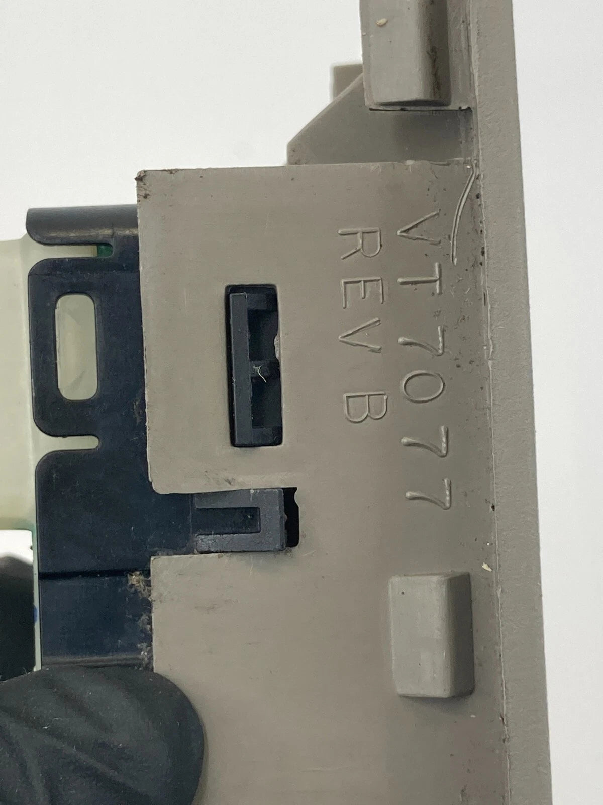 2007 07 JEEP COMMANDER REAR RIGHT SIDE DOOR WINDOW SWITCH 04602787AA OEM