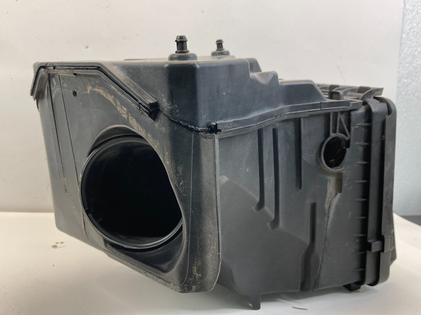 2000-2005 Chevrolet Monte Carlo 3.8L Air Intake Cleaner Box Assembly OEM