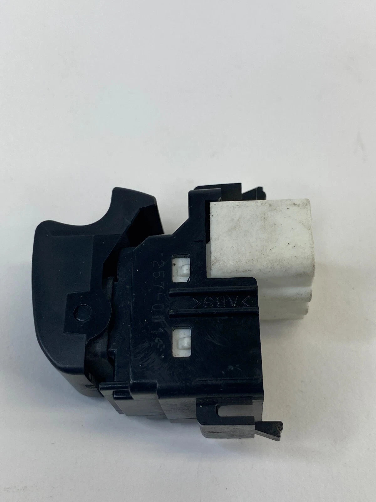 93-08 TOYOTA COROLLA 96-05 RAV4 REAR RIGHT SIDE WINDOW BUTTON SWITCH 2579V11 OEM