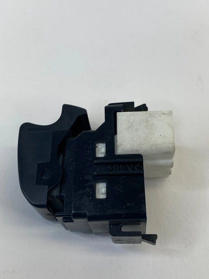93-08 TOYOTA COROLLA 96-05 RAV4 REAR RIGHT SIDE WINDOW BUTTON SWITCH 2579V11 OEM