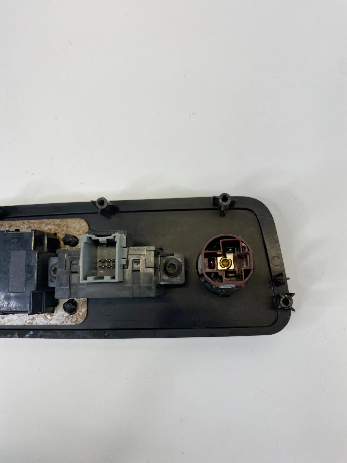 09 10 CHEVROLET TRAVERSE REAR CONSOLE AUDIO VIDEO IMPUT PLUG POWER POWER PORT