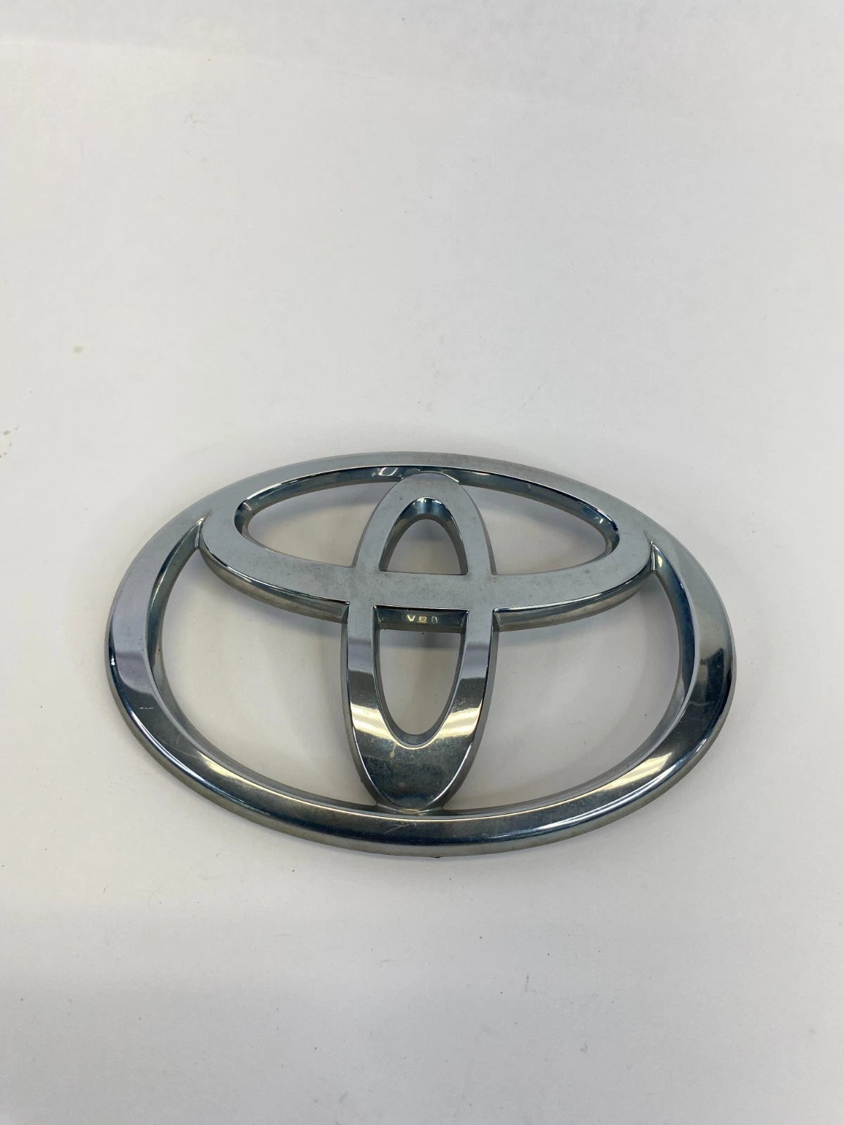 2009-2015 TOYOTA VENZA FRONT GRILLE REAR LIFTGATE LOGO BADGE 75311-AA040 OEM