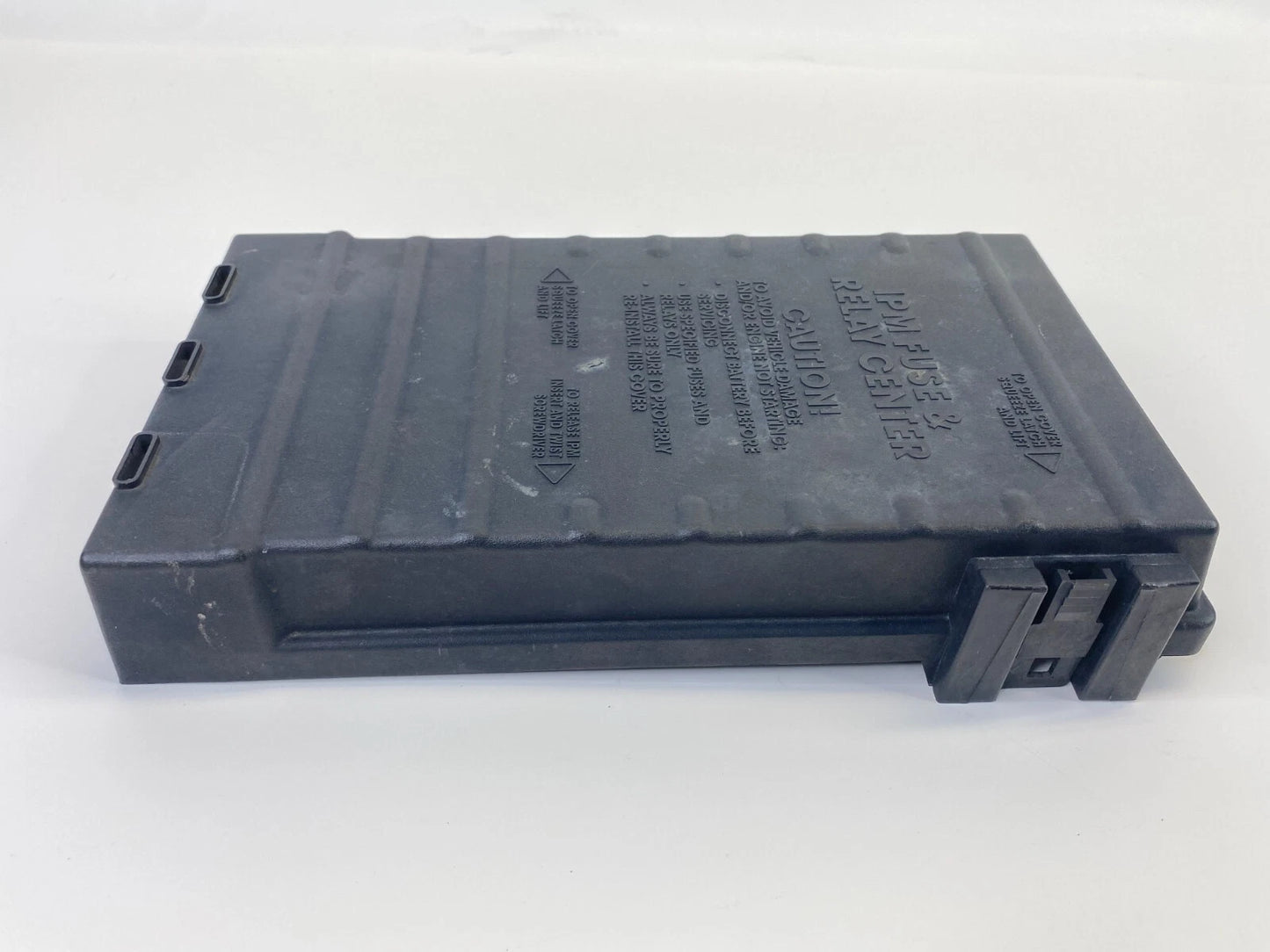 2006 2007 Chrysler Town & Country Engine Bay Mounted Fuse Box Cover 04692124AA