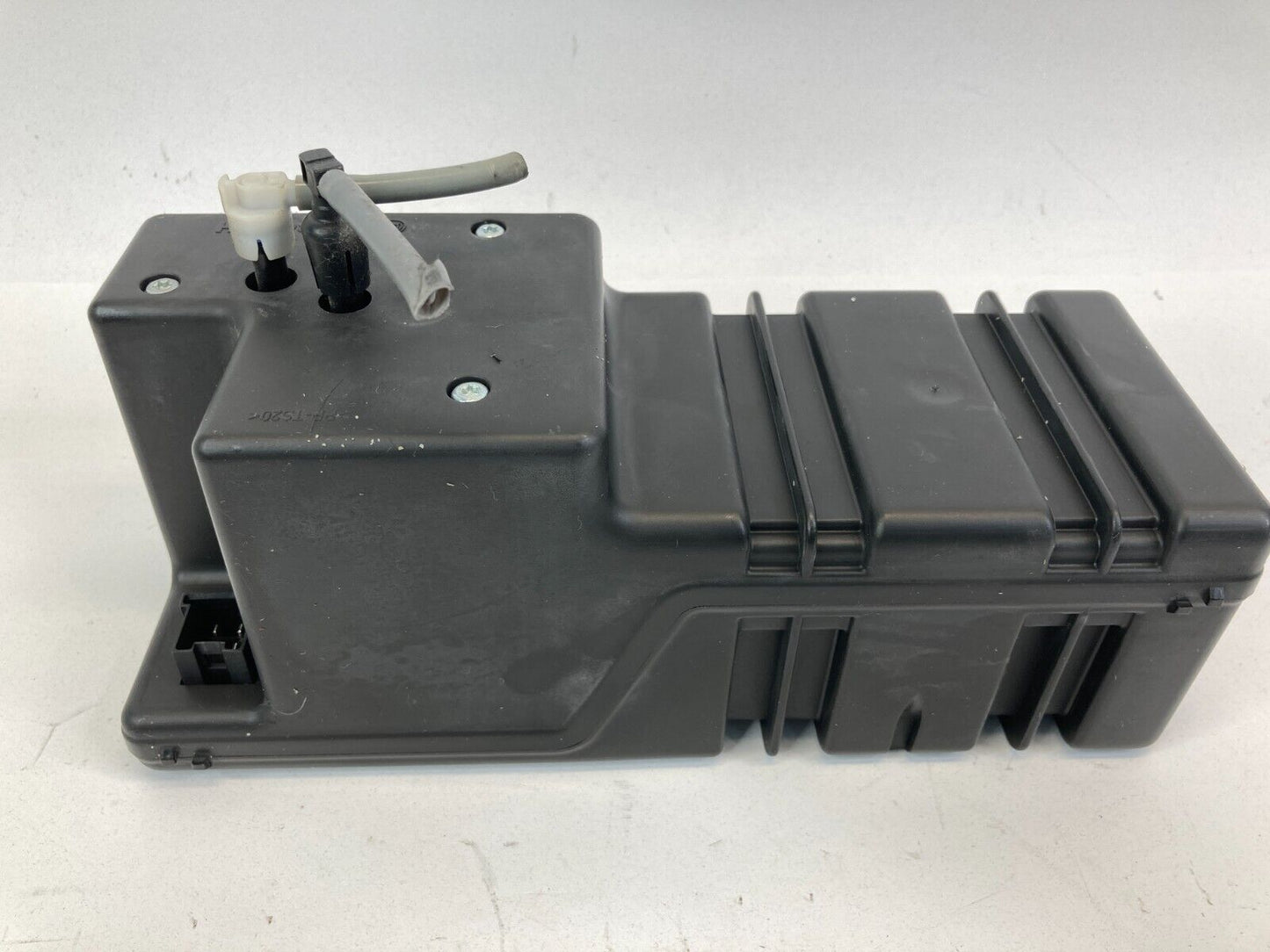 03-09 Mercedes-Benz E320 Dynamic Central Locking Vacuum Pump w/ Cover 2118000148