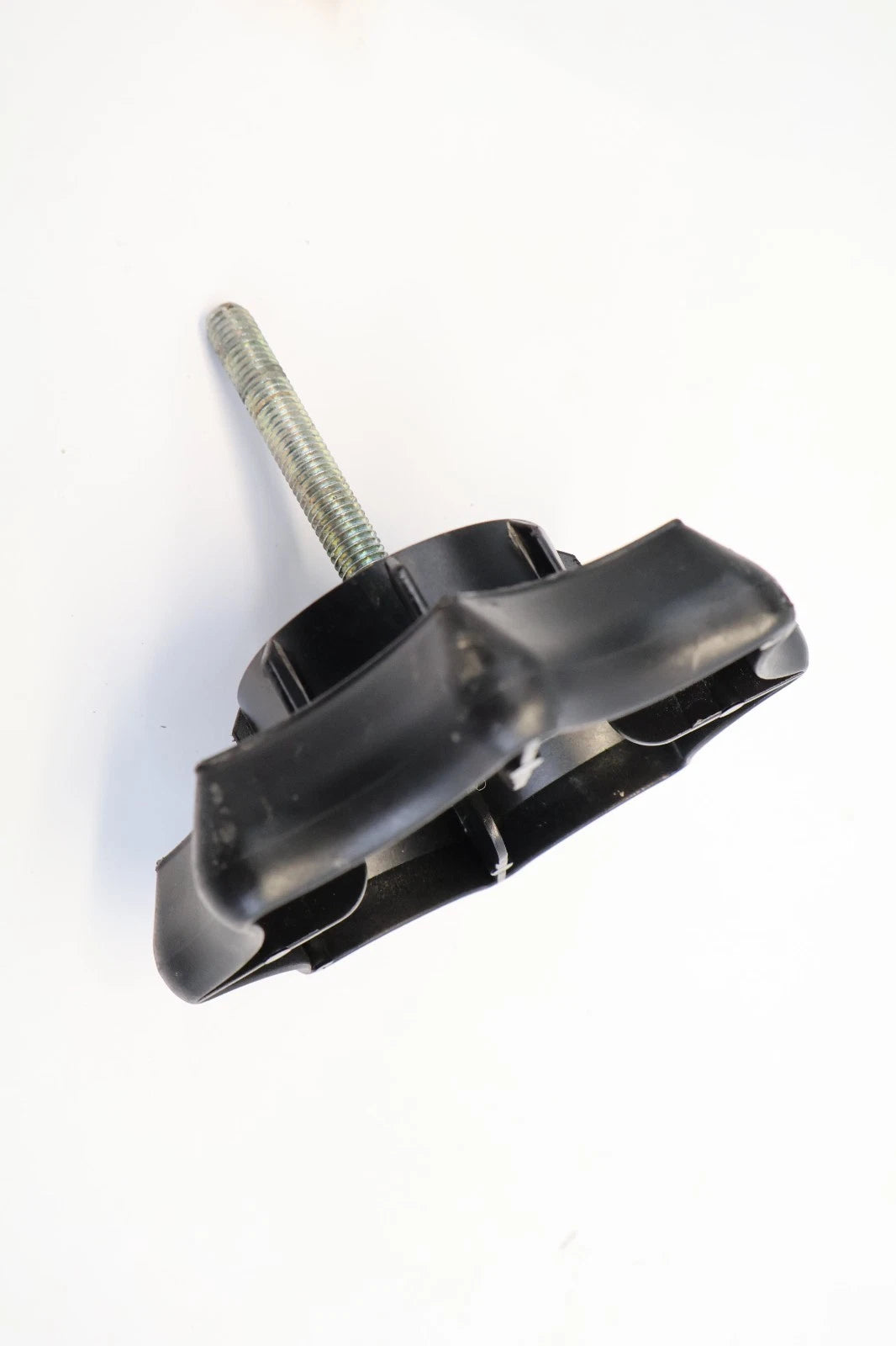1998-2010 VOLKSWAGEN BEETLE SPARE TIRE HOLD DOWN BOLT RETAINER 1J0-803-899