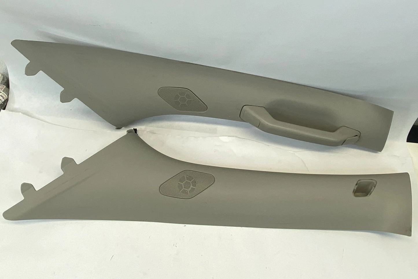2009-2013 CHEVROLET TRAVERSE A PILLAR TRIM PANEL COVER PAIR GREY OEM 25870848