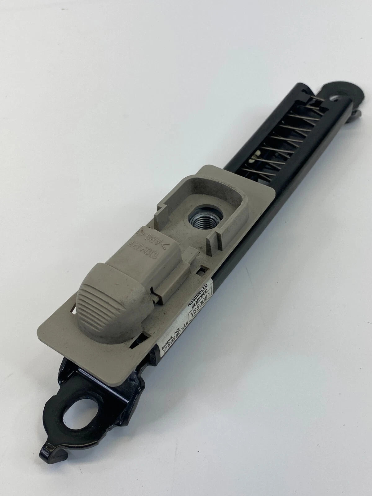 2006-2010 JEEP COMMANDER FRONT LEFT SEAT BELT HEIGHT ADJUSTER 1FS92BD1AA OEM
