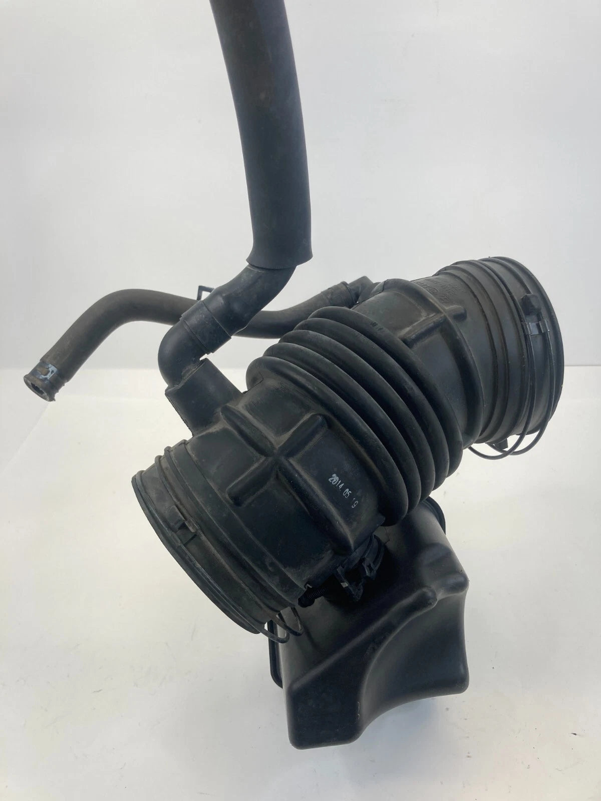 2013-2018 HYUNDAI SANTA FE 3.3L ENGINE AIR CLEANER INTAKE HOSE 28130-2W100 OEM