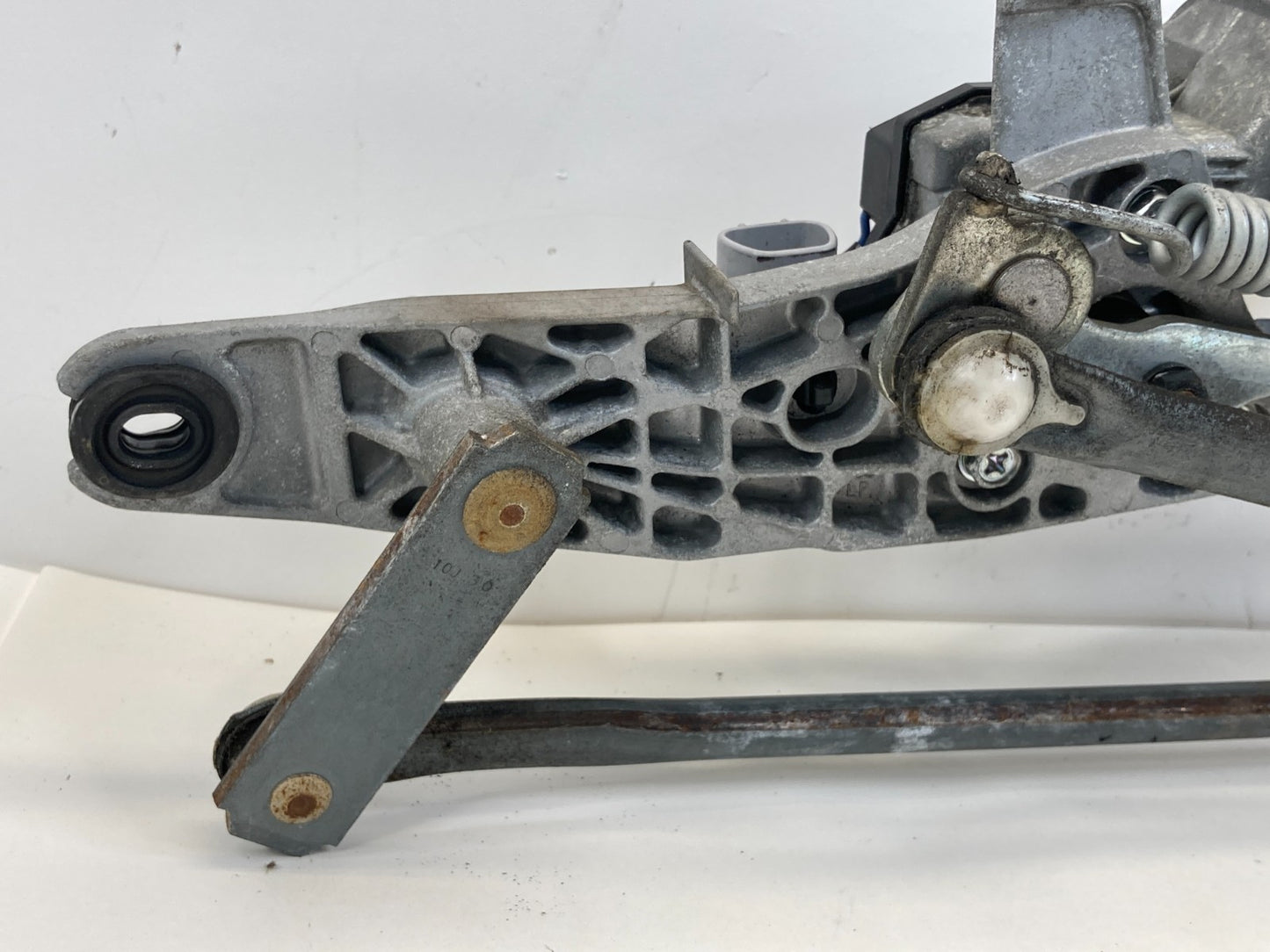 2008-2011 Toyota Highlander Front Windshield Wiper Motor w/ Lingake 85110-48120