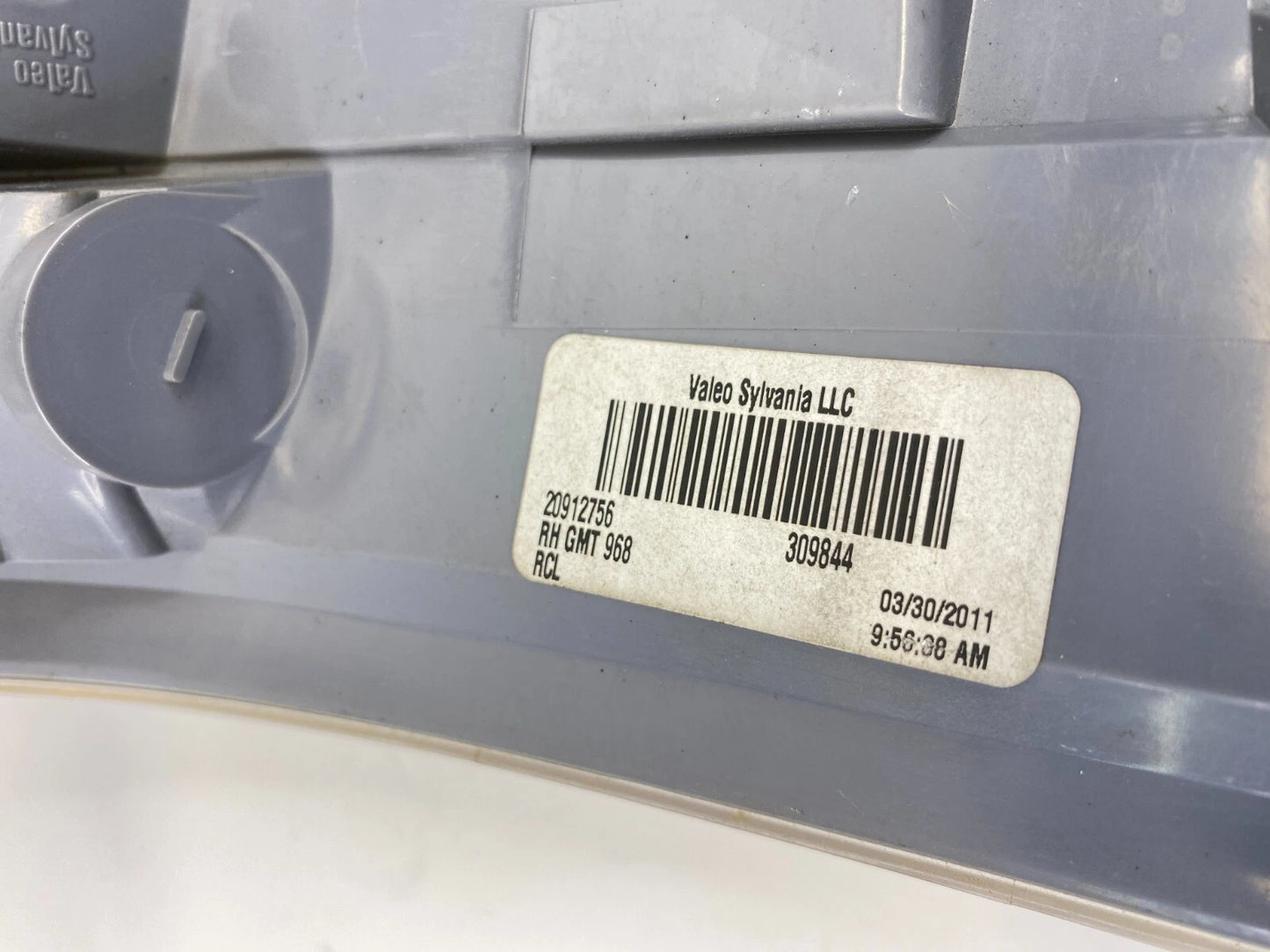 2007-2012 GMC ACADIA RIGHT SIDE TAIL LIGHT EXTERIOR TAILLIGHT LAMP 20912756 OEM