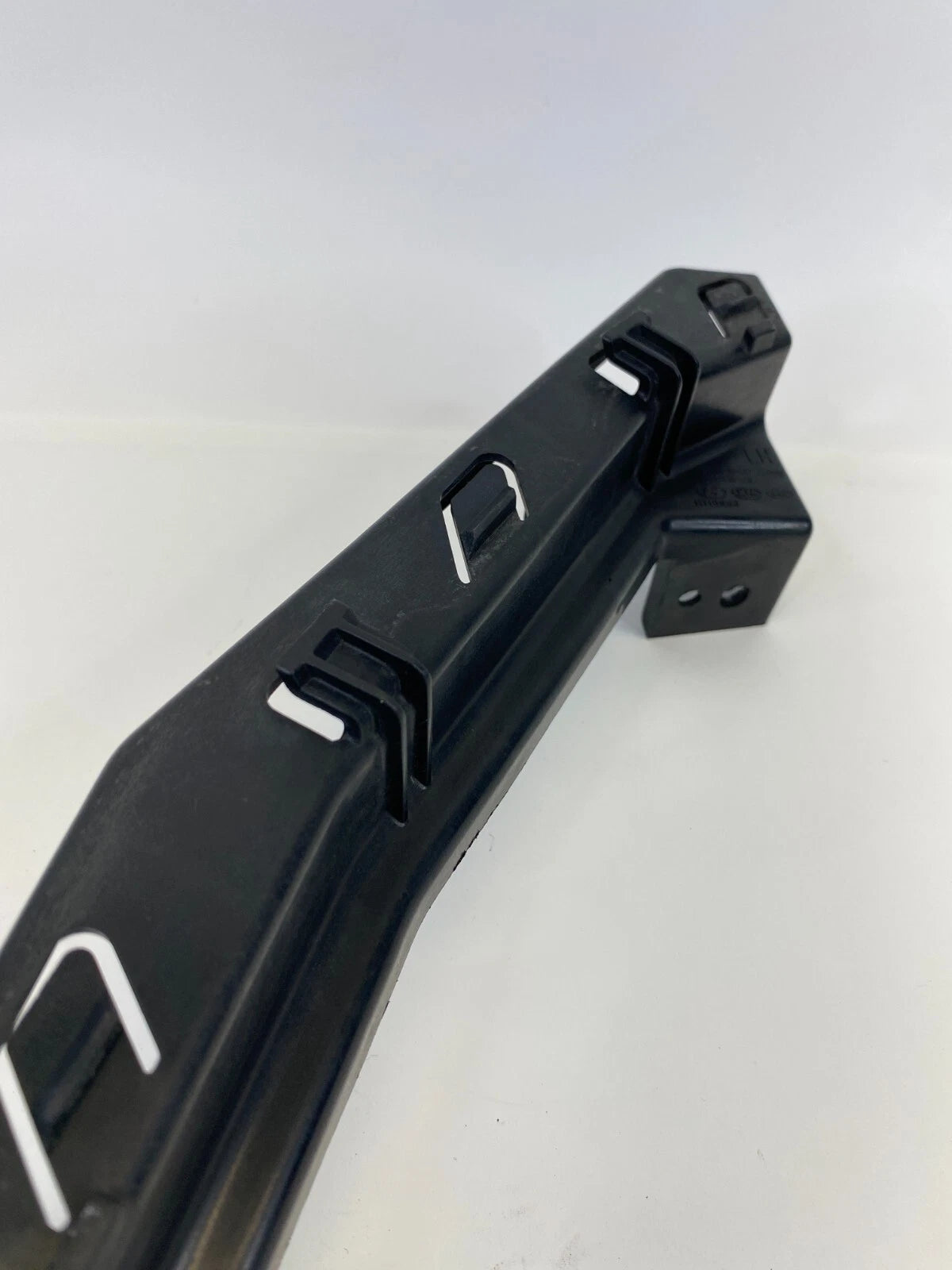 13-17 HYUNDAI ELANTRA GT FRONT LEFT SIDE BUMPER COVER UPPER RETAINER BRACKET OEM