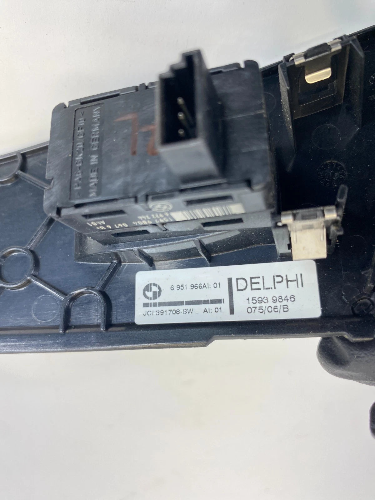 2006 2007 BMW 530XI REAR LEFT DOOR POWER WINDOW SWITCH W/ BEZEL COVER 6951966AI