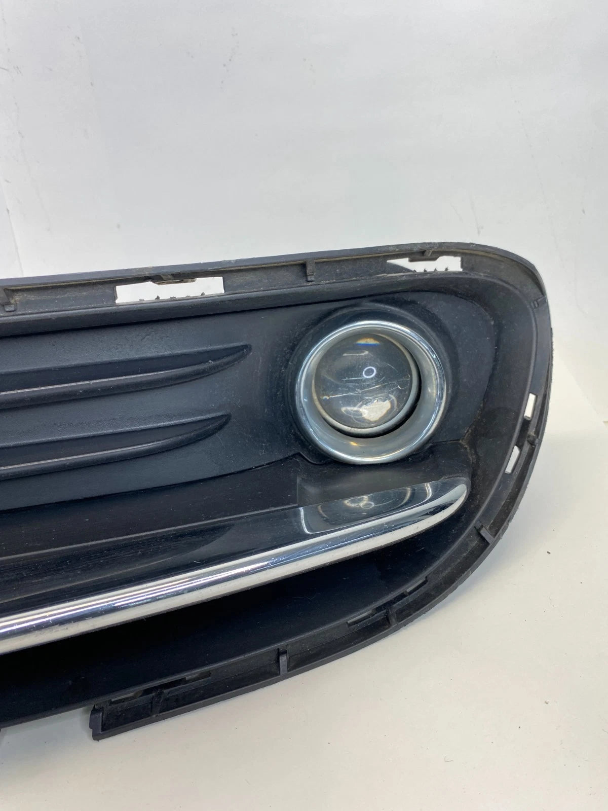 2011-2016 CHRYSLER TOWN & COUNTRY FRONT BUMPER LOWER GRILL GRILLE W/ FOG LIGHT