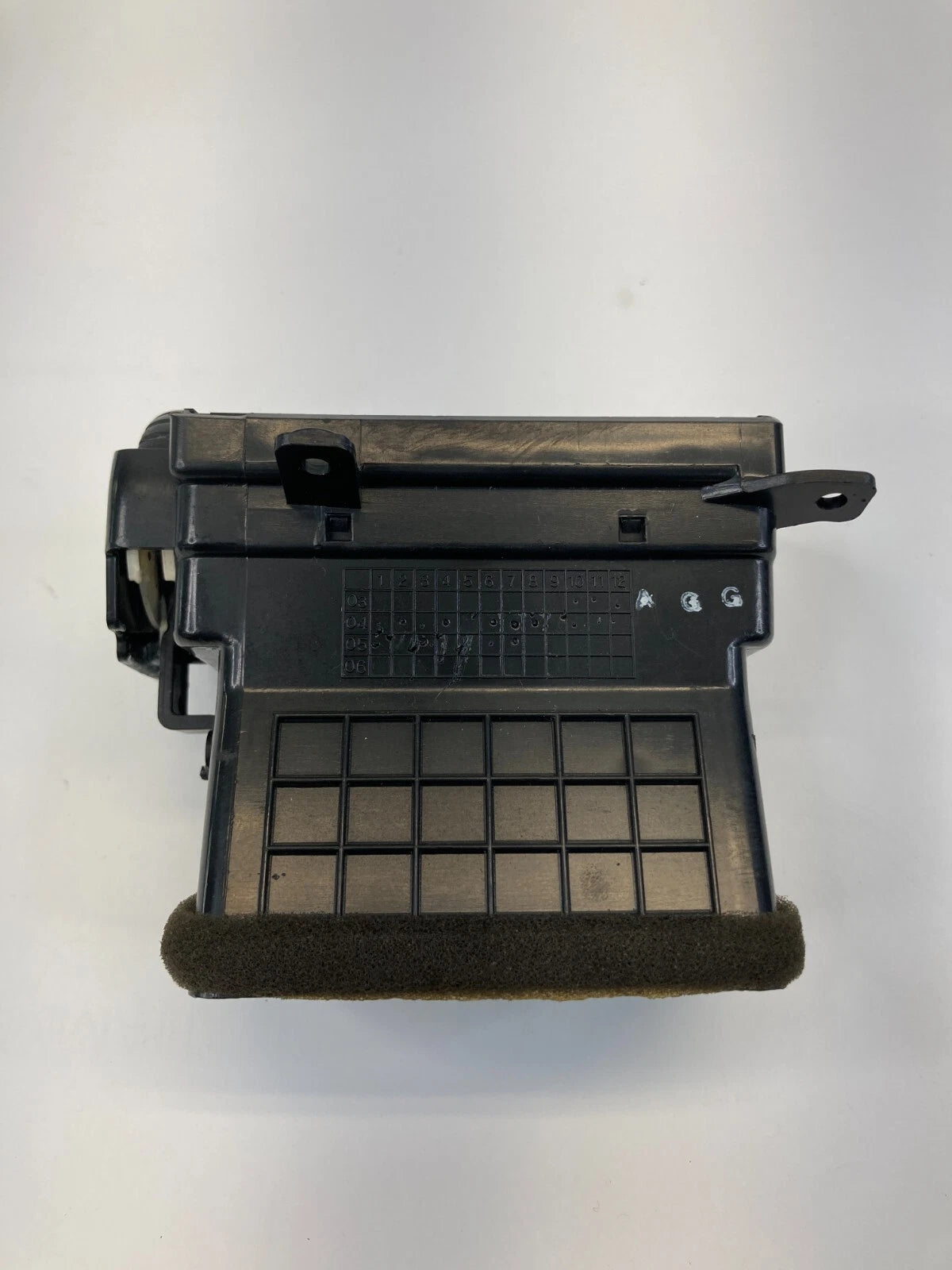 2004-2006 KIA SPECTRA DASH CENTER RIGHT SIDE PANEL A/C HEAT VENT LD-84-890A OEM