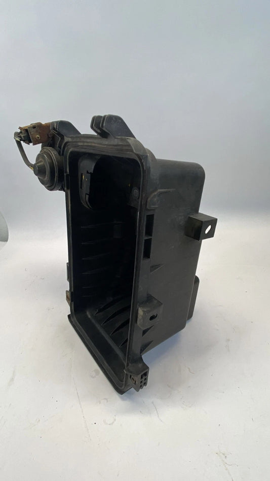 2005 2006 TOYOTA SIENNA 3.3L ONLY LOWER AIR INTAKE CLEANER BOX HOUSING COVER OEM
