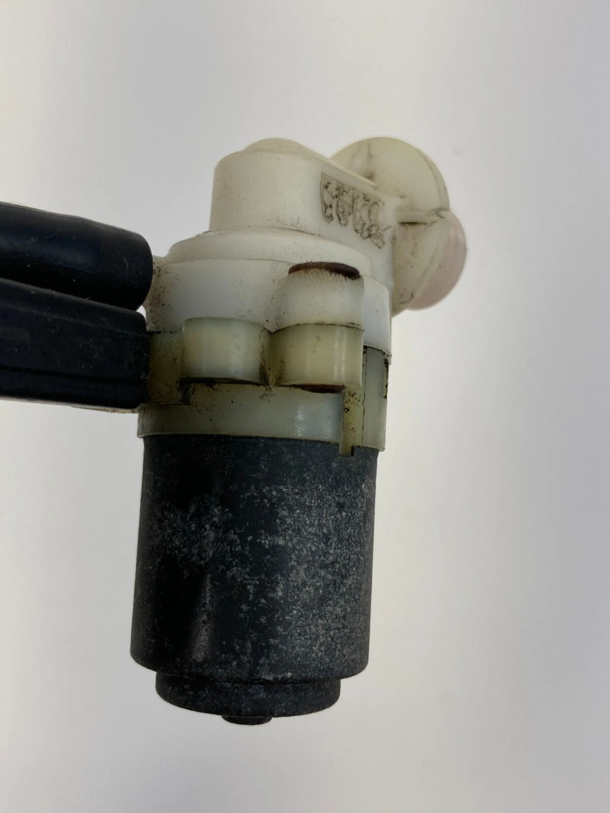 1997 1998 97 98 JEEP GRAND CHEROKEE 5.2L FRONT WINDSHIELD WIPER WASHER PUMP OEM