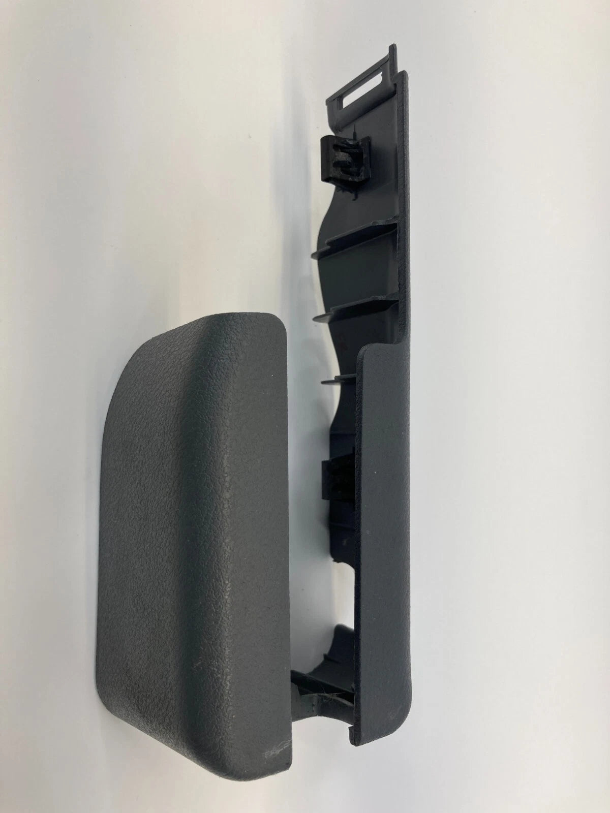 2003-2007 HONDA ACCORD REAR RIGHT SIDE SEAT TRACK END COVER TRIM 81192-SDA-L011