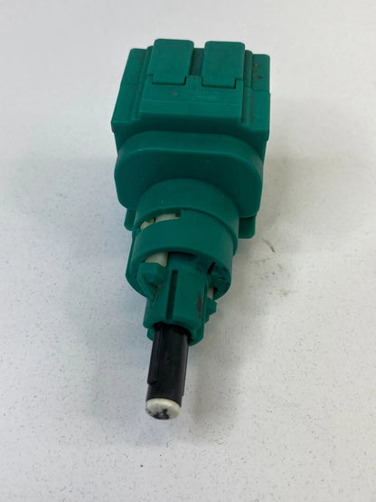 1998-2001 VOLKSWAGEN NEW BEETLE BRAKE LIGHT STOP SWITCH 1C0945511A OEM