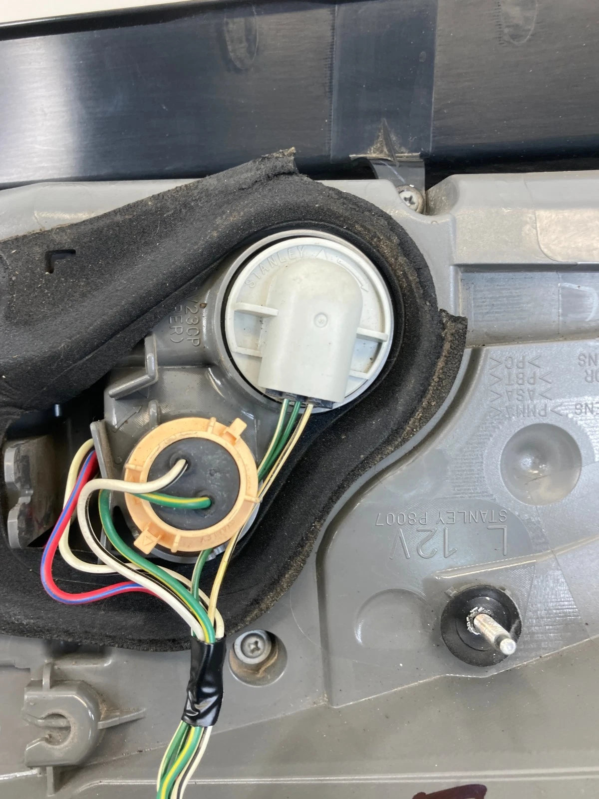 2010 2011 10 11 TOYOTA PRIUS REAR LEFT DRIVER TAIL LIGHT TAILLIGHT ASSEMBLY OEM