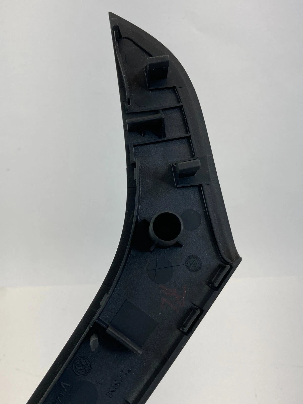 2006-2010 VW VOLKSWAGEN PASSAT REAR LEFT SIDE PULL HANDLE COVER TRIM OEM