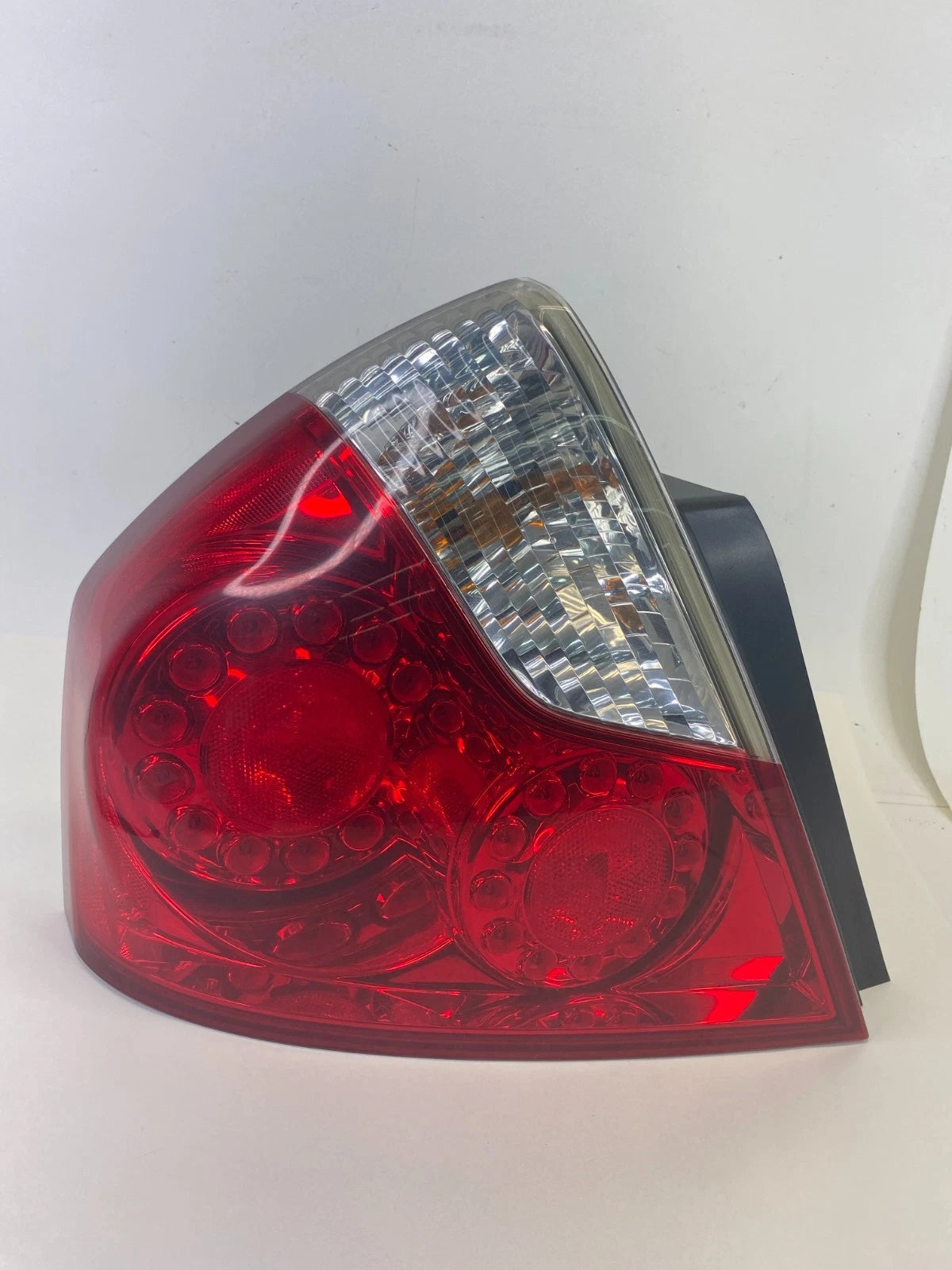 2006 2007 INFINITI M35 REAR LEFT DRIVER OUTER TAILLIGHT TAIL LAMP 220-63788