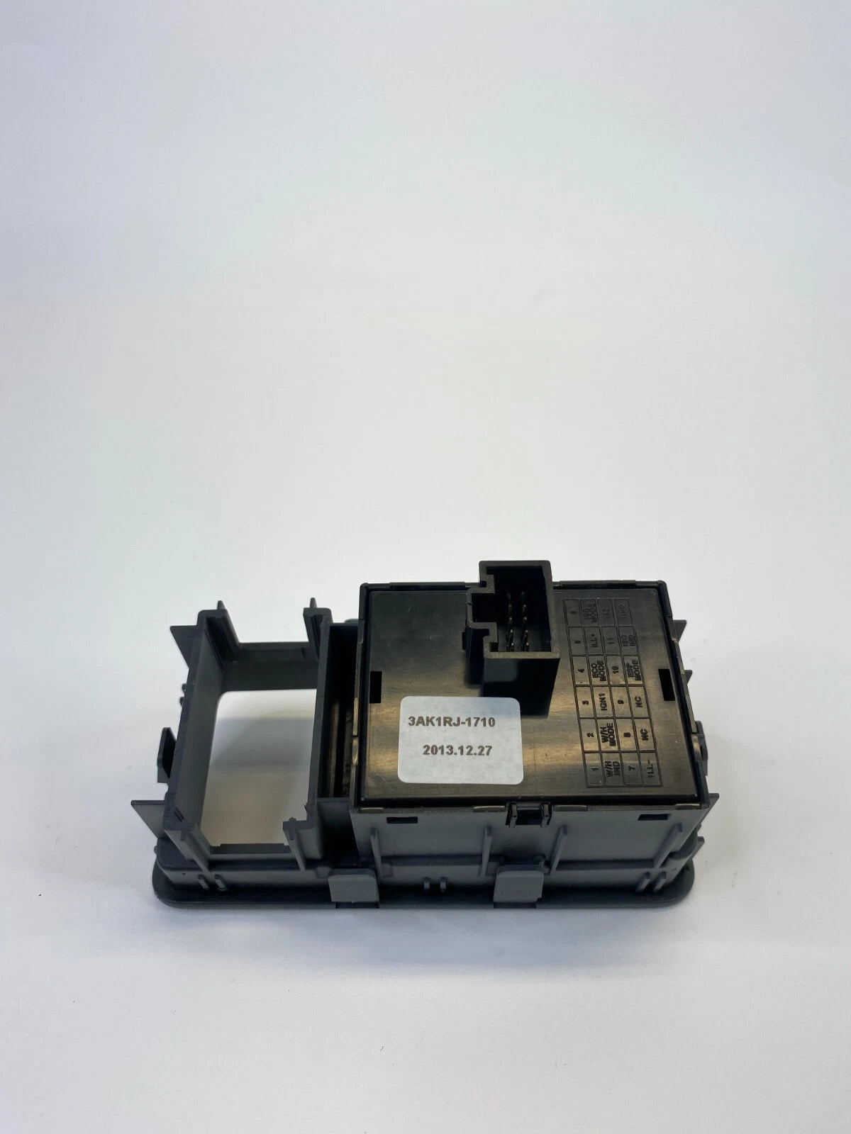 2012-2017 HYUNDAI ACCENT ACTIVE ECO TRACTION CONTROL SWITCH TRIM OEM 3AK1RK-1710