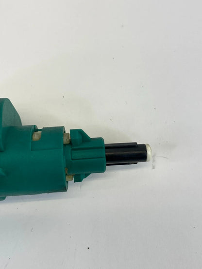 1998-2001 VOLKSWAGEN NEW BEETLE BRAKE LIGHT STOP SWITCH 1C0945511A OEM