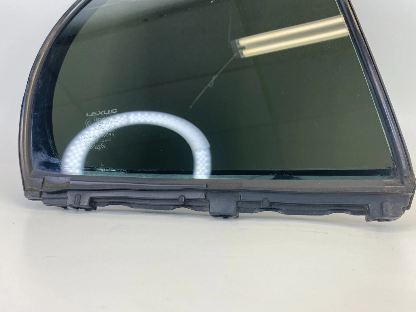 98-05 LEXUS GS300 GS400 REAR RIGHT DOOR VENT WINDOW GLASS QUARTER 68188-30120