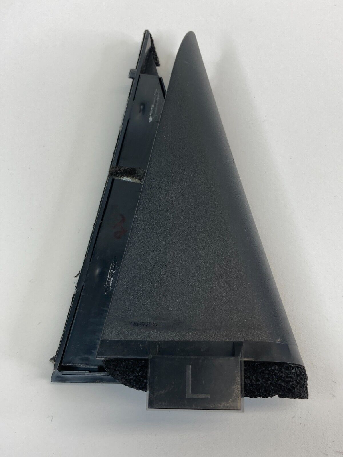 08-13 Nissan Rogue Rear Left Door Inner Corner Window Glass Cover Channel Trim