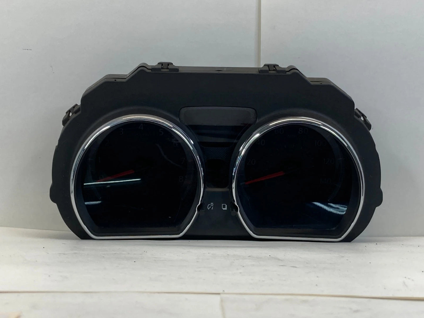 2015-2019 Nissan Versa Dash Instrument Cluster Speedometer Gauges 102.425 Miles