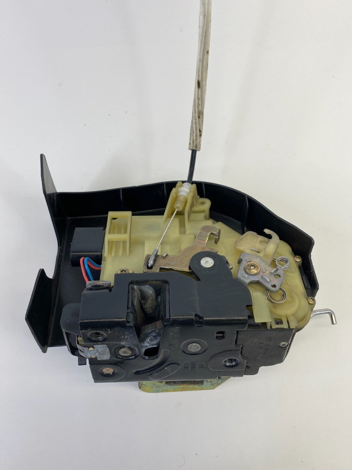 1998-2004 Audi A6 Quattro Front Right Side Door Latch Release Actuator 4B0837350