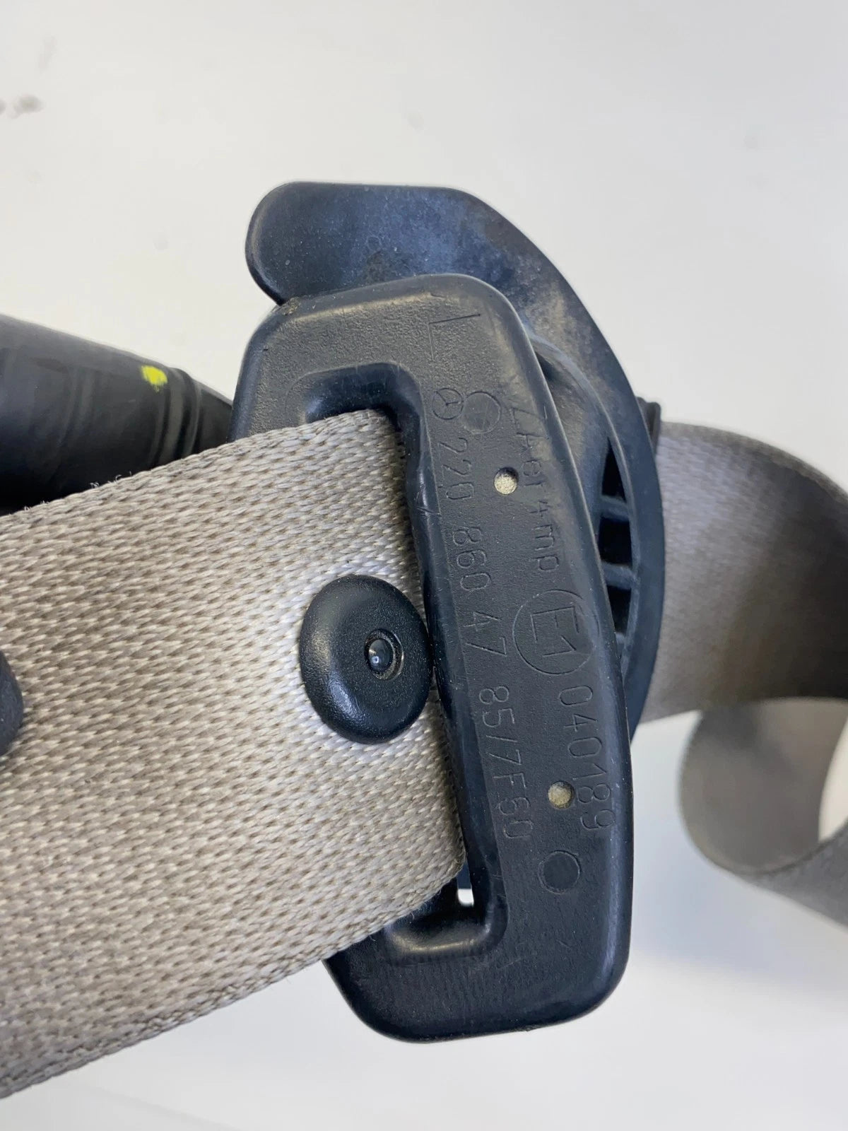 2000-2006 MERCEDES-BENZ S430 S500 FRONT LEFT DRIVER SEAT BELT RETRACTOR GRAY OEM