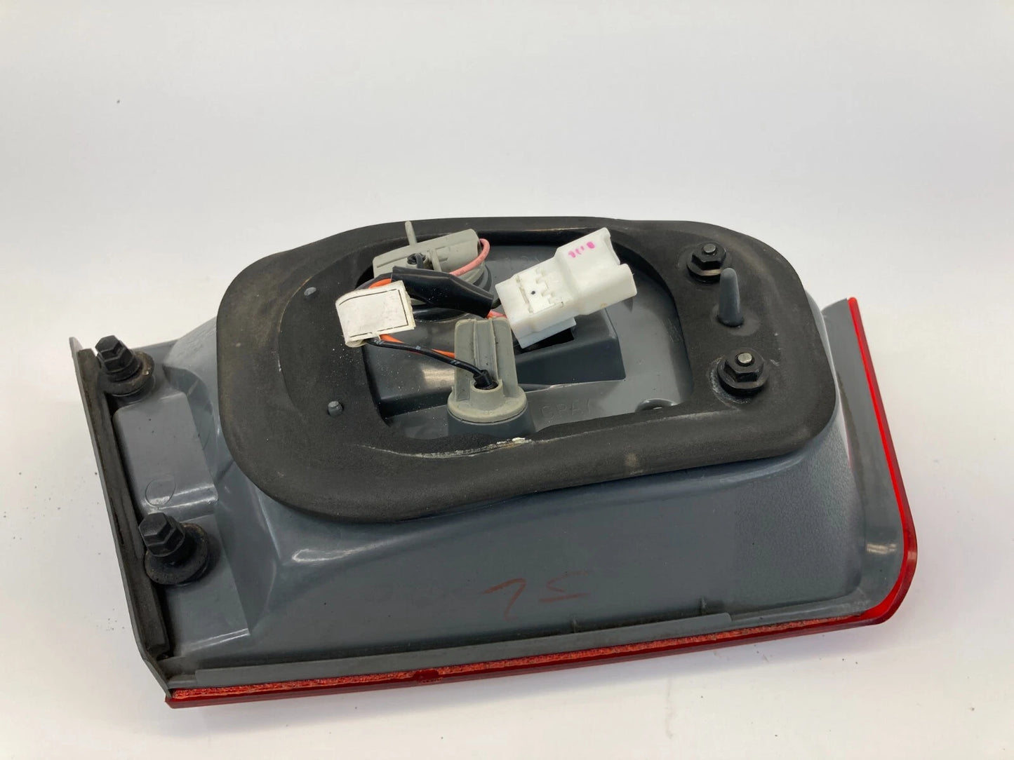 2006-2008 HYUNDAI SONATA REAR RIGHT PASSENGER SIDE INNER TAILLIGHT 92404-0A0 OEM