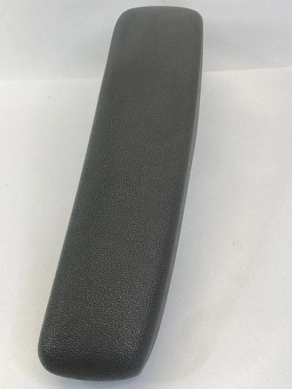 2008-2010 CHRYSLER TOWN & COUNTRY FRONT RIGHT SEAT ARMREST ARM REST OUTER OEM