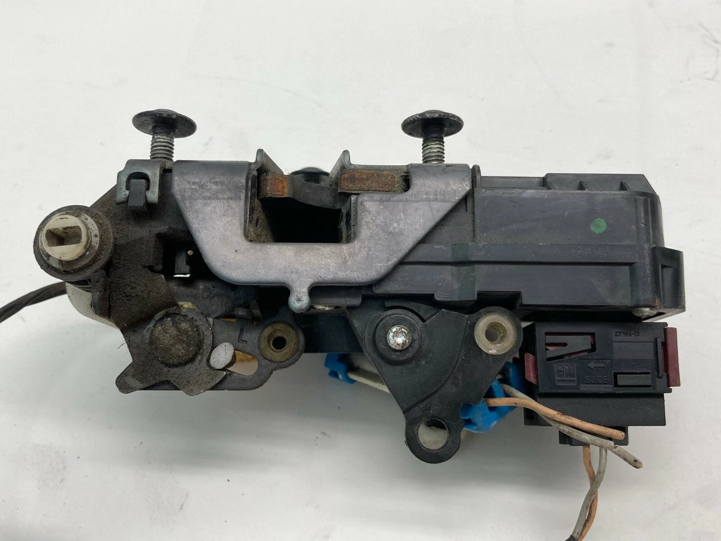 2003 03 SATURN VUE REAR LEFT DRIVER SIDE DOOR LOCK LATCH ACTUATOR 22695985 OEM