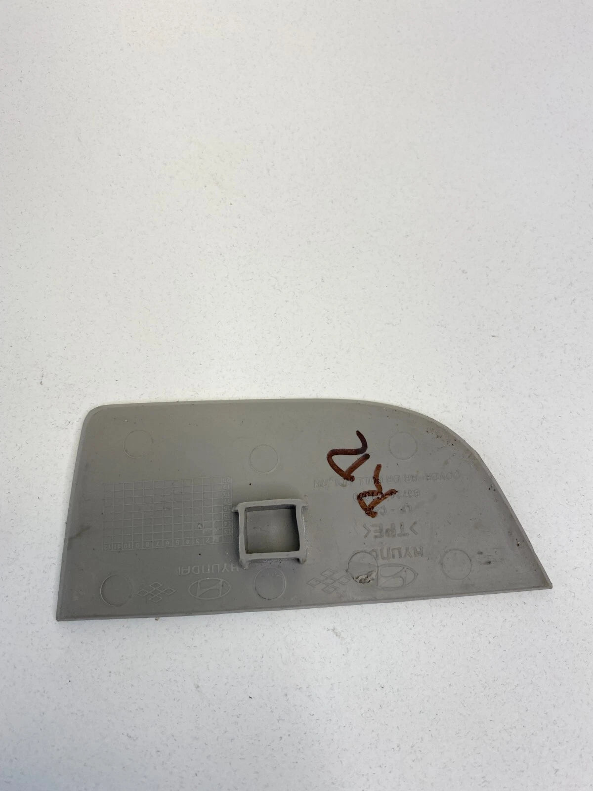 2015-2019 HYUNDAI SONATA REAR RIGHT SIDE DOOR PULL HANDLE CAP TRIM 83724-C1000