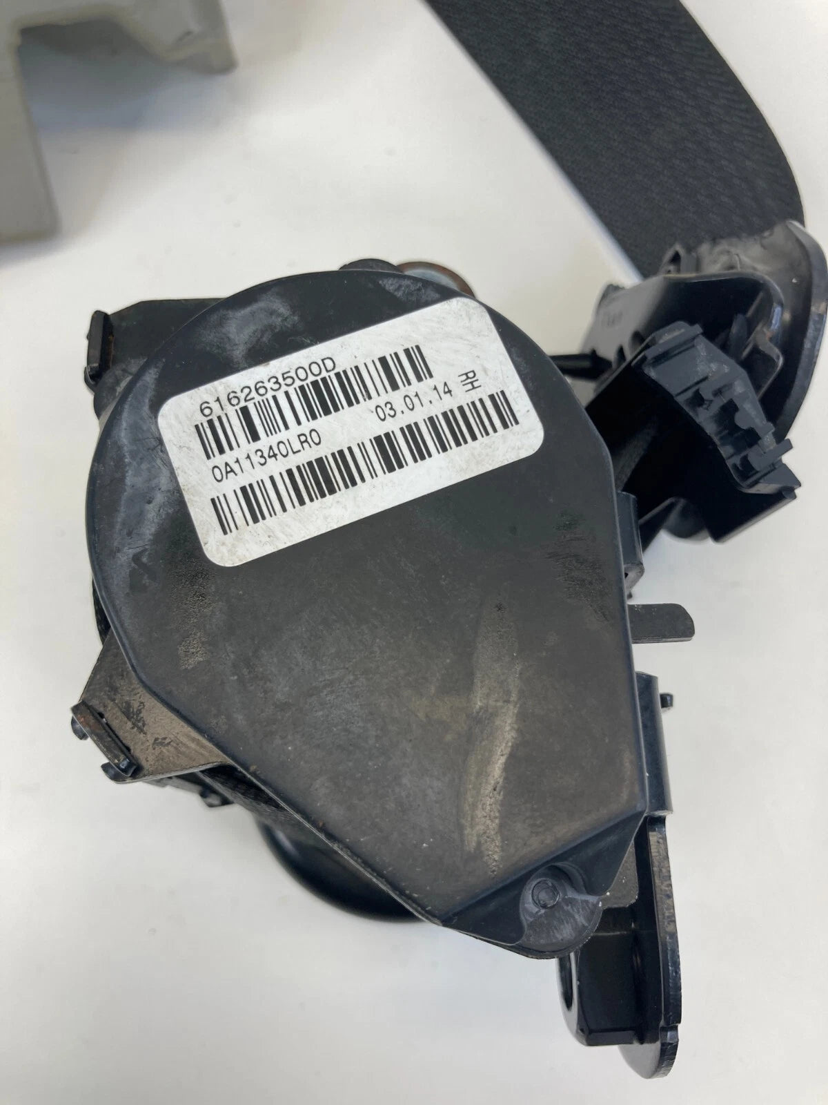 11-16 CHEVROLET CRUZE FRONT RIGHT PASSENGER SEAT BELT RETRACTOR & COVER