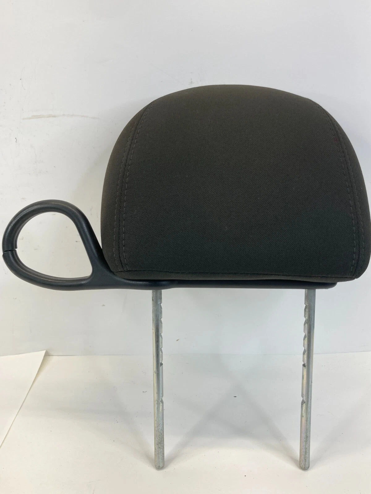2005 CHRYSLER PT CRUISER FRONT LEFT DRIVER SIDE SEAT HEADREST CUSHIONED UNIT OEM