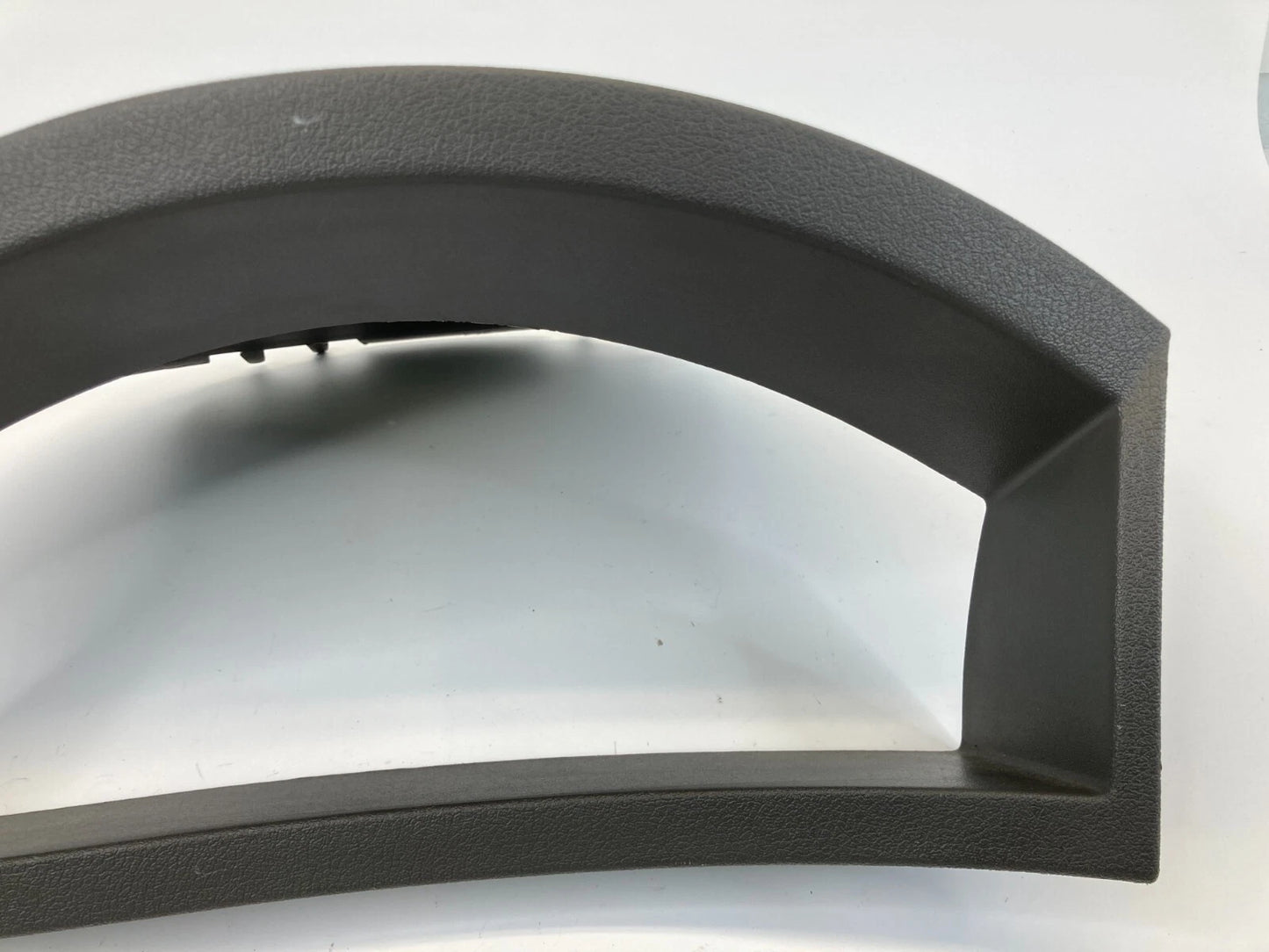 2005-2007 JEEP GRAND CHEROKEE DASH SPEEDOMETER CLUSTER DASH TRIM BEZEL D05845049