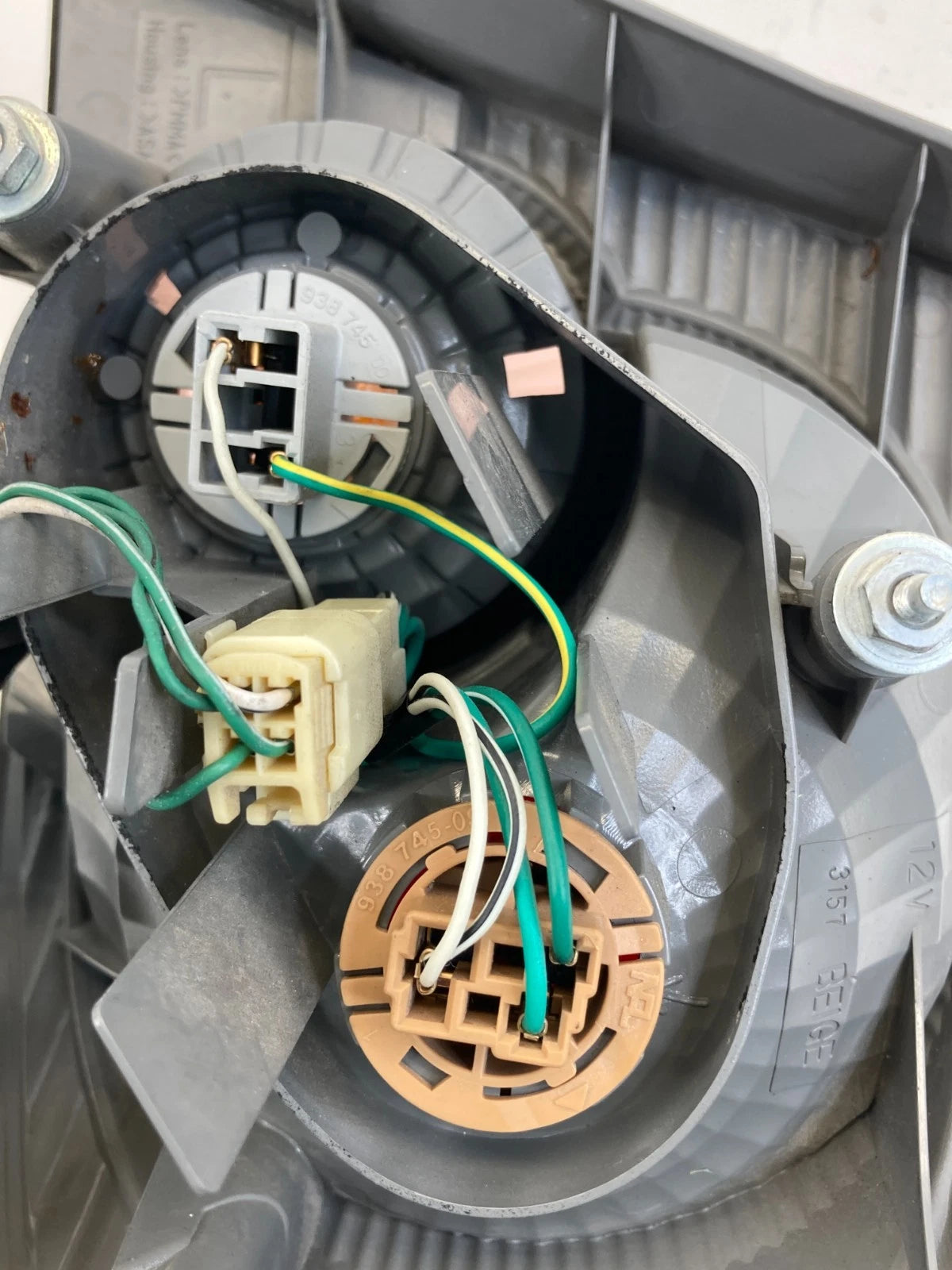 2005-2008 TOYOTA COROLLA DRIVER LEFT SIDE REAR OUTER TAILLIGHT LAMP ASSEMBLY OEM