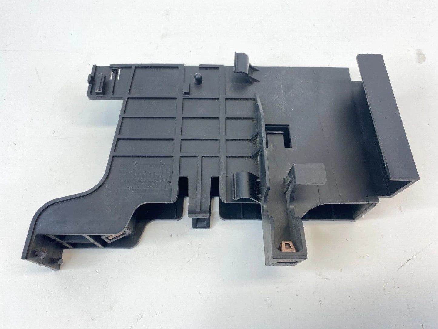 2014-2018 CHEVROLET SONIC COMMUNICATION SYSTEM MODULE BRACKET SUPPORT 95351896