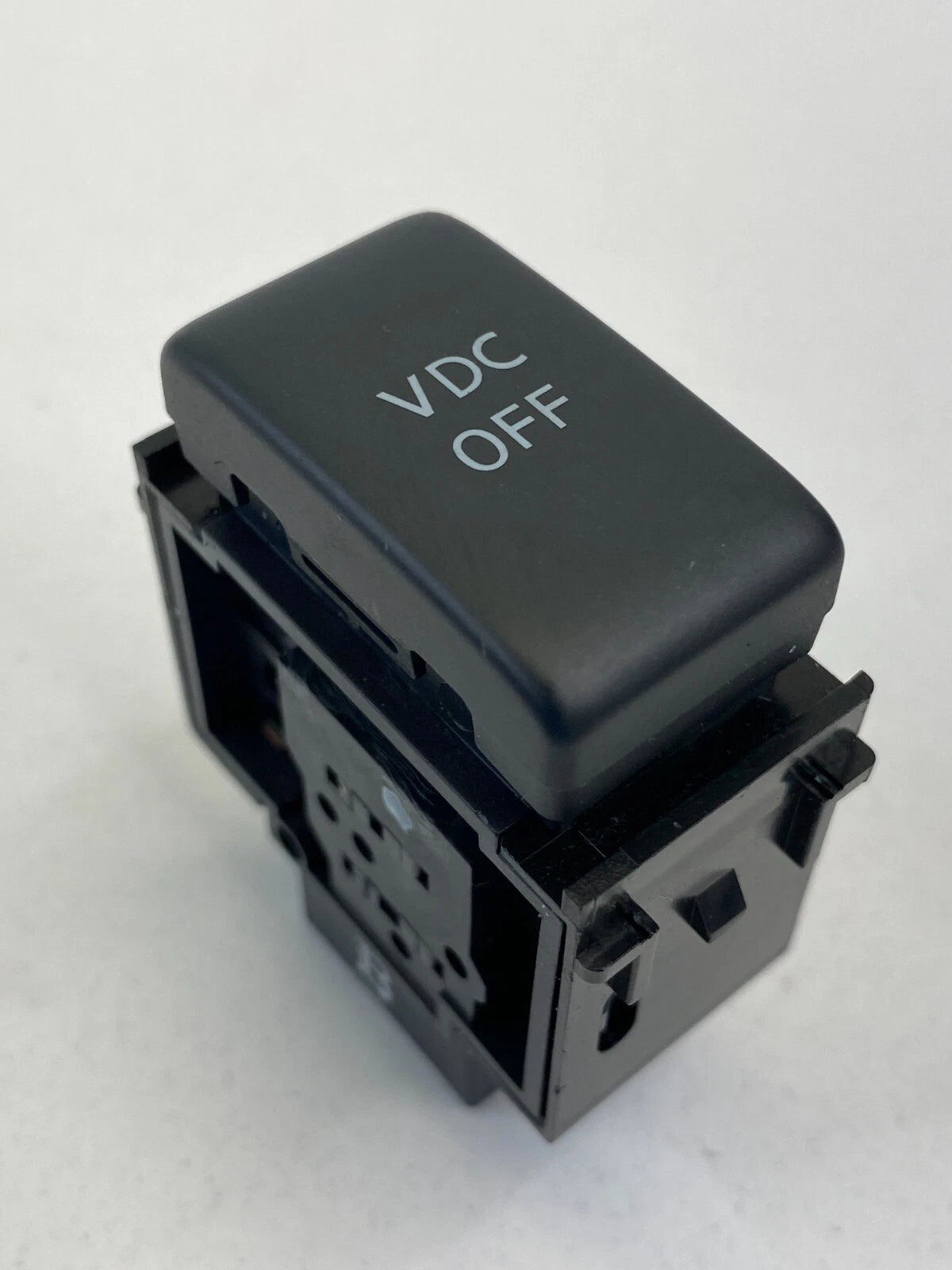 2008-2011 INFINITI G37 SEDAN VDC OFF VEHICLE DYNAMIC CONTROL SWITCH BUTTON OEM