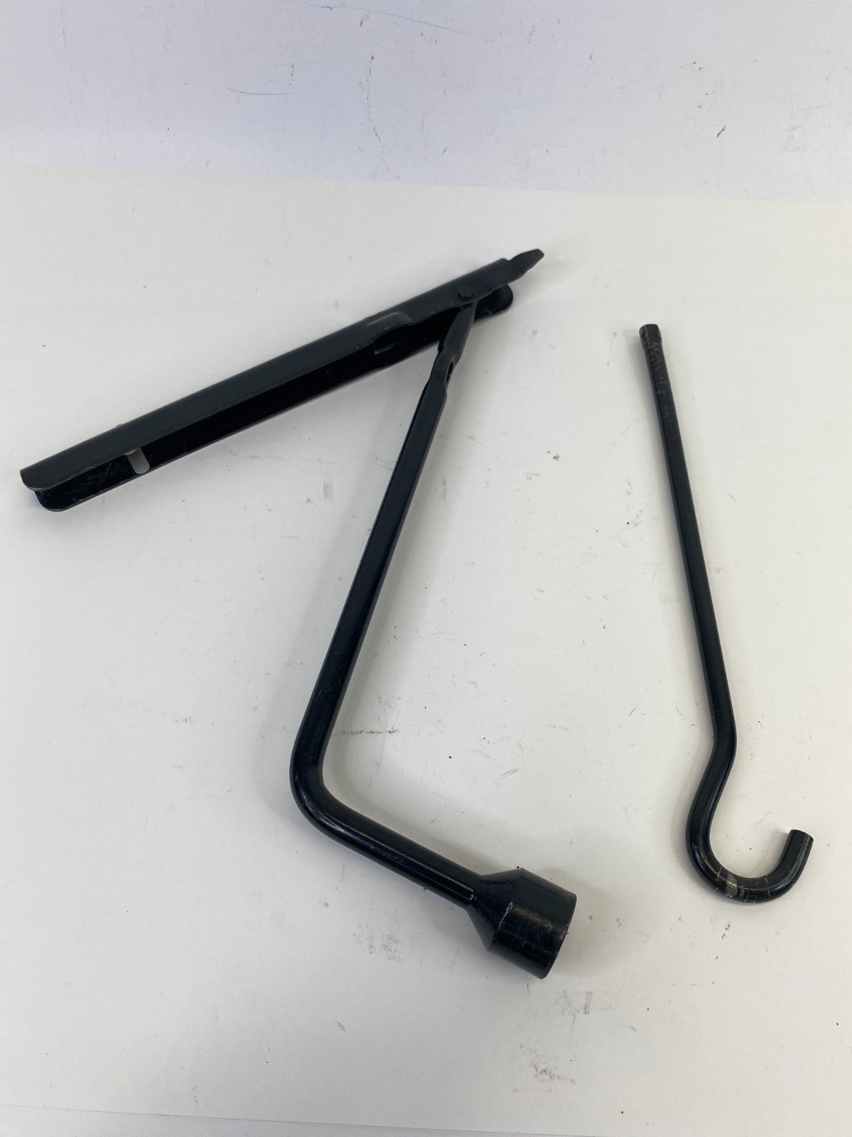 2010-2017 GMC Terrain Emergency Spare Tire Jack & Tool Assembly 22722565