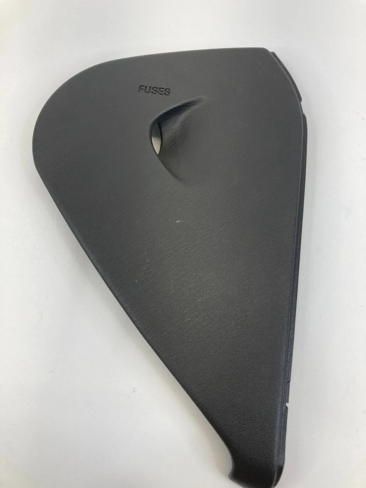2002-2005 PONTIAC GRAND AM DASH RIGHT SIDE FUSE BOX END CAP TRIM COVER 22618850