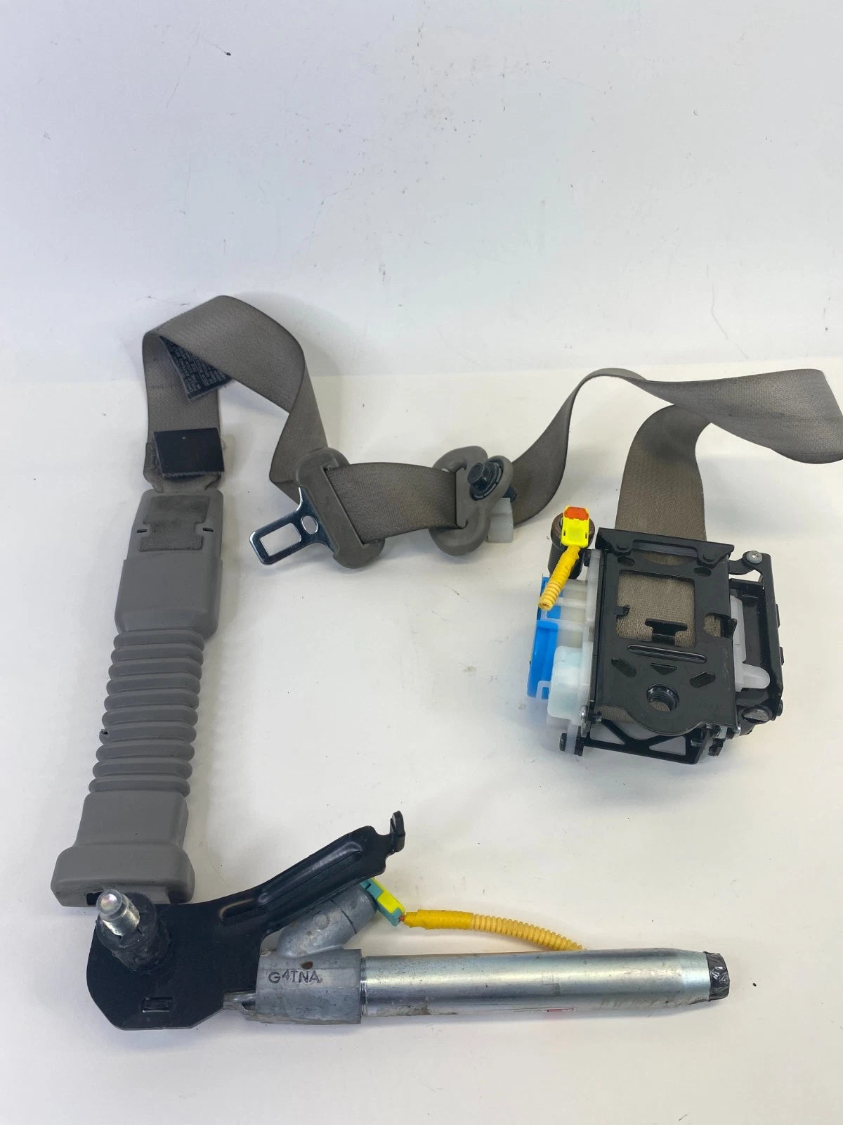 15-17 KIA SEDONA FRONT RIGHT PASSENGER SIDE SEAT BELT RETRACTOR 88820-A9500 OEM