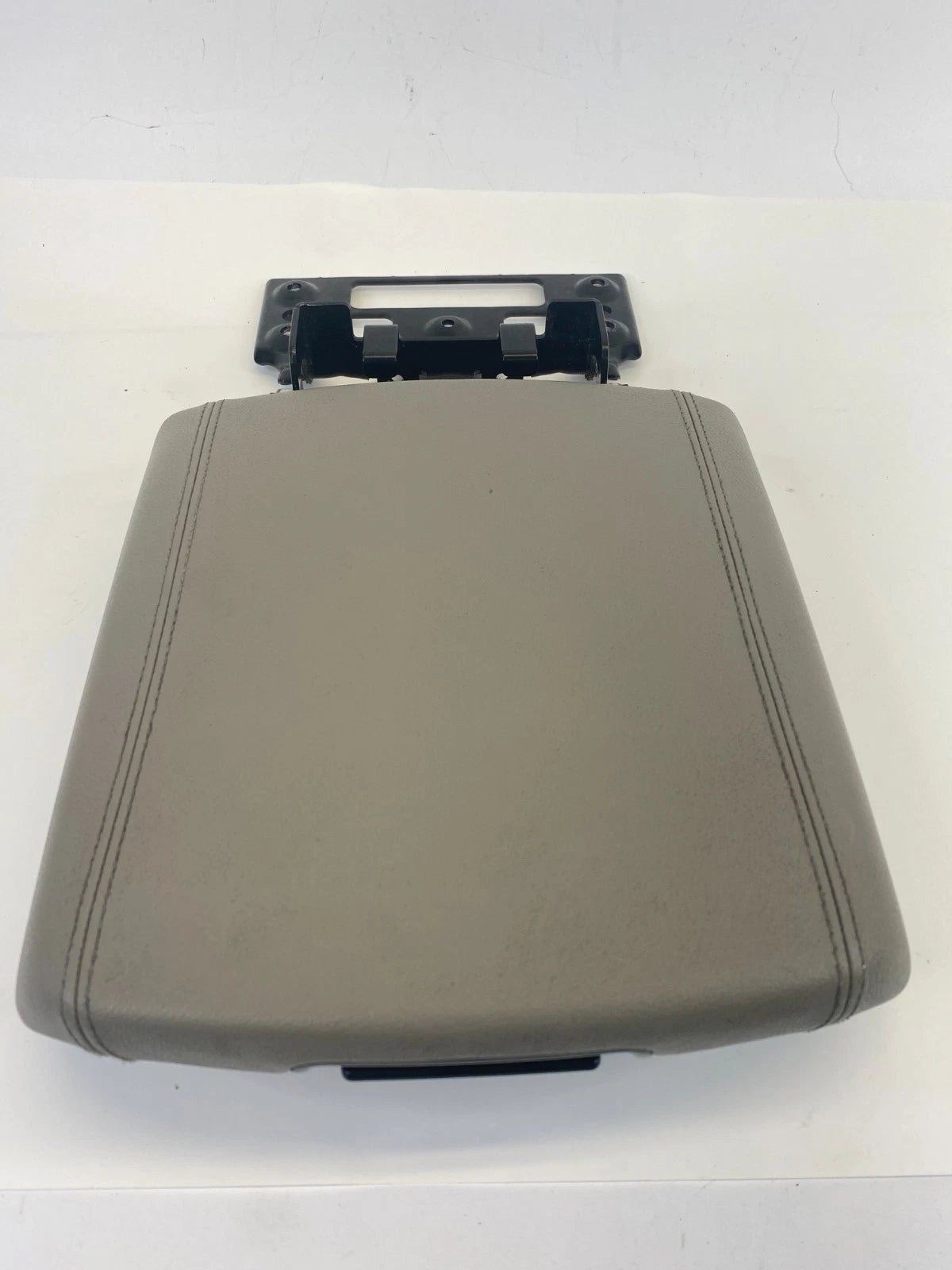 2015-2018 KIA SEDONA CENTER CONSOLE ARMREST ARM REST COMPARTMENT OEM