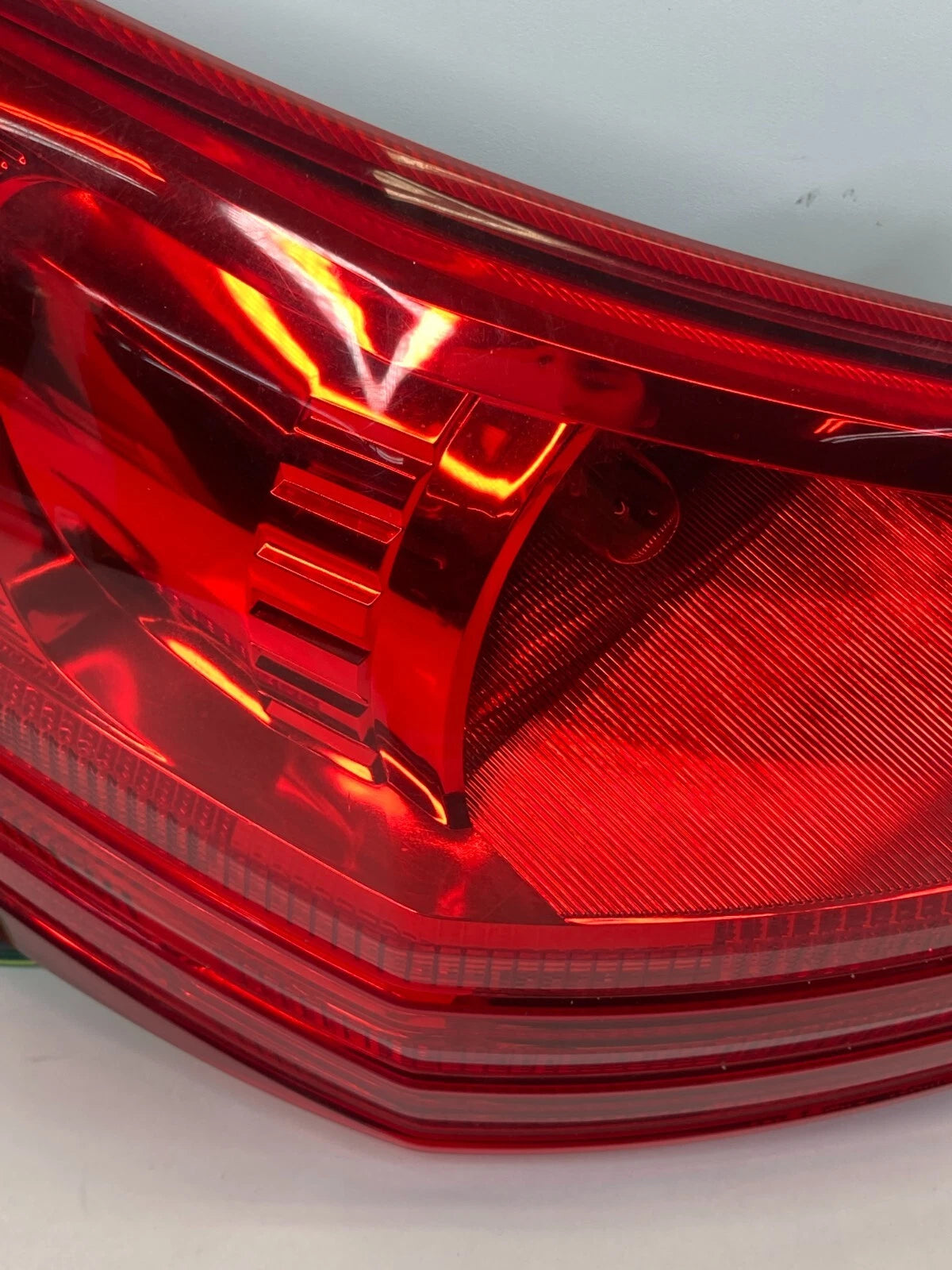 2008-2013 NISSAN ROGUE LEFT DRIVER OUTER TAIL LIGHT LAMP TAILLIGHT TAILLAMP OEM
